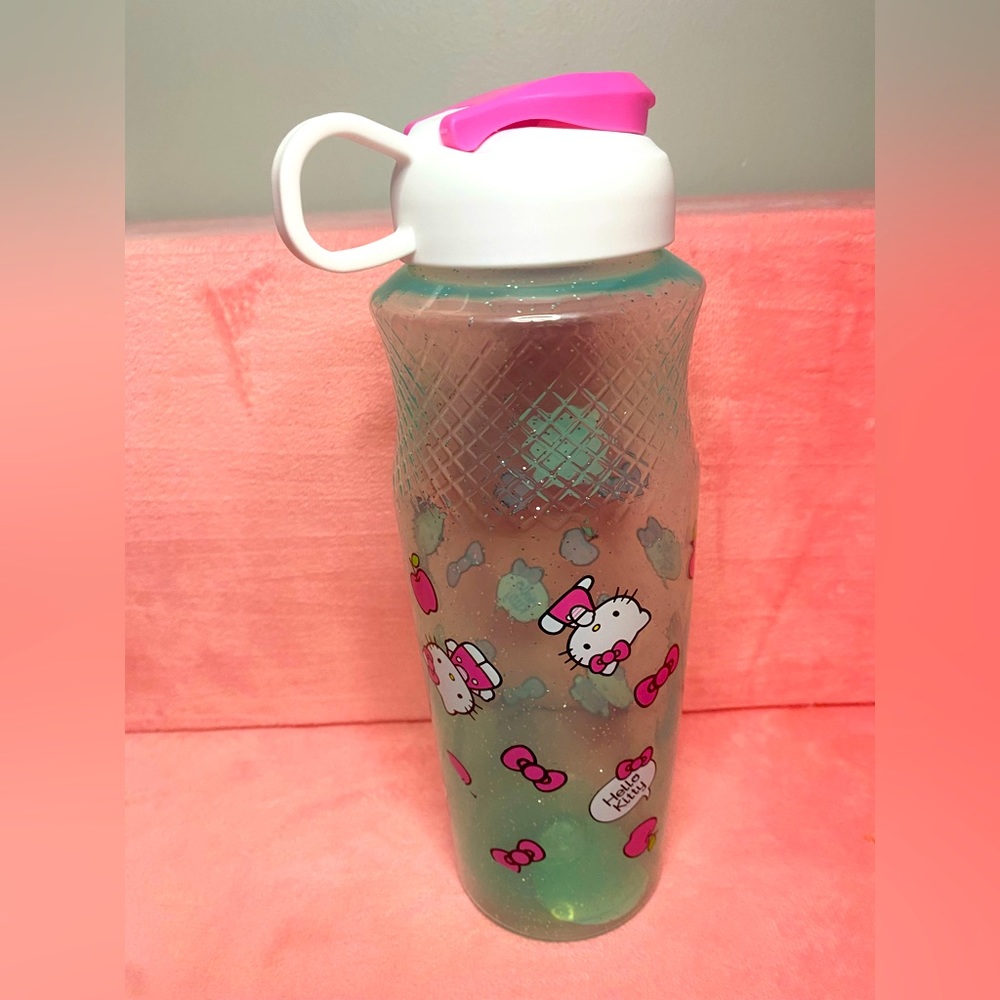 HK GLITTER WATER BOTTLE NWT